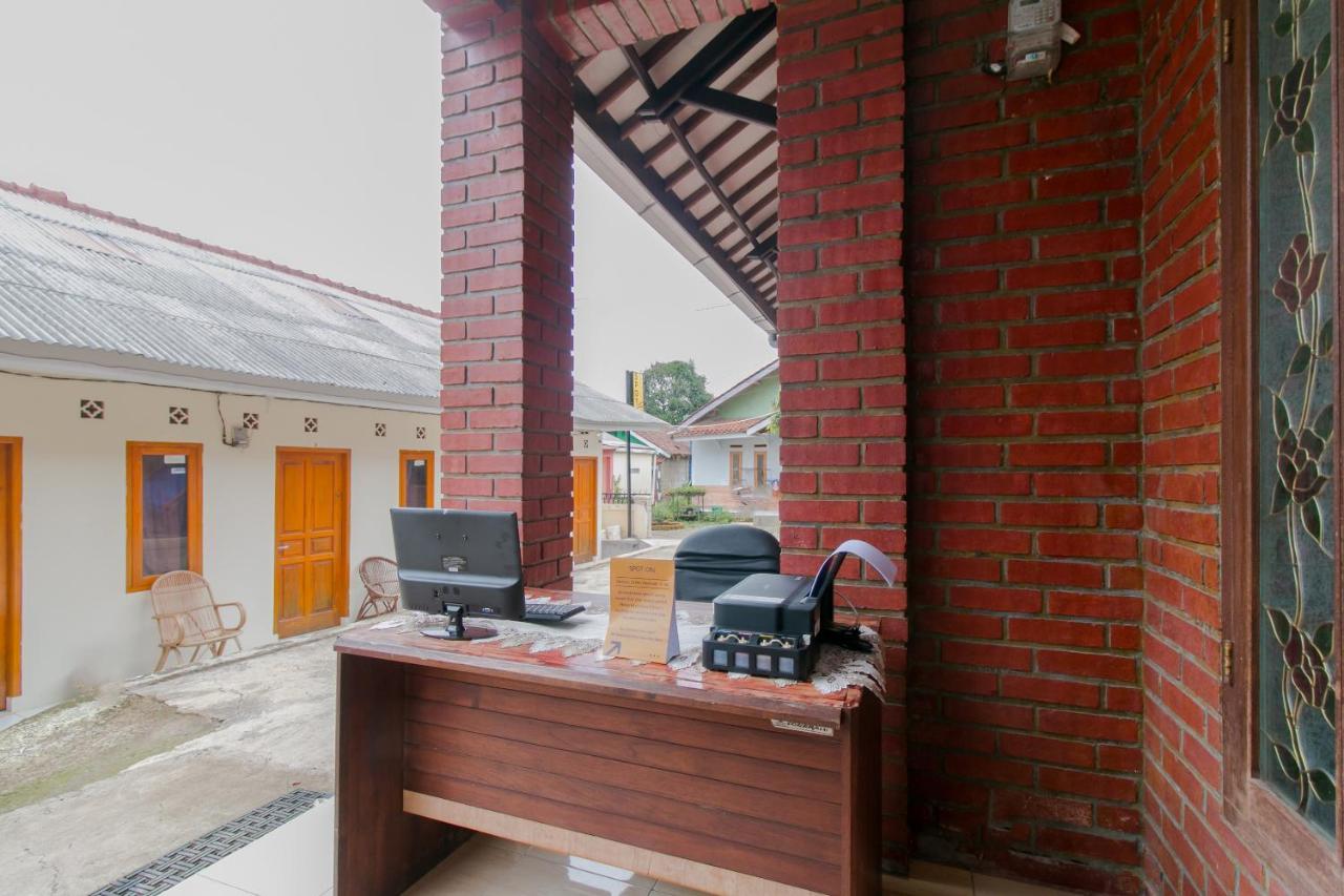 Ayu Homestay Syariah Sukabumi Bagian luar foto