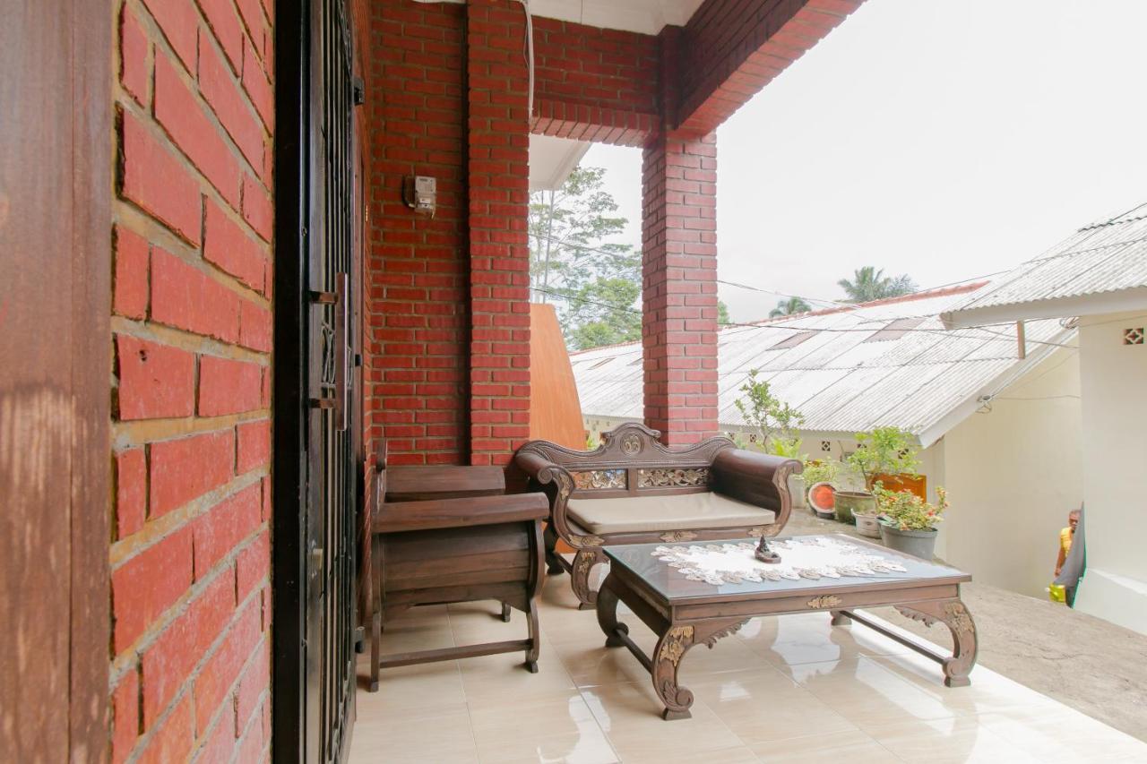 Ayu Homestay Syariah Sukabumi Bagian luar foto