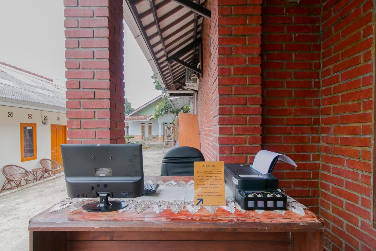 Ayu Homestay Syariah Sukabumi Bagian luar foto