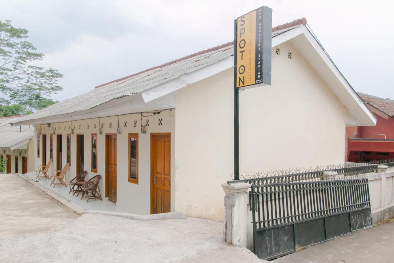 Ayu Homestay Syariah Sukabumi Bagian luar foto